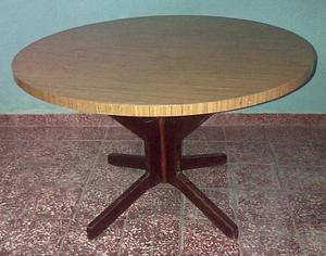 Vendo mesa redonda de formica y patas centrales de algarrobo