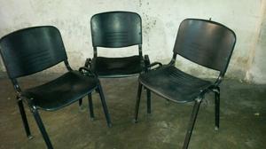 tres sillas pkasticas se venden juntas