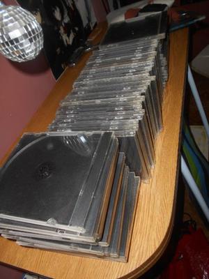 53 cajas de acrilico para cds