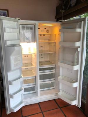 Heladera con freezer Side by Side W.Westinghouse RSH25