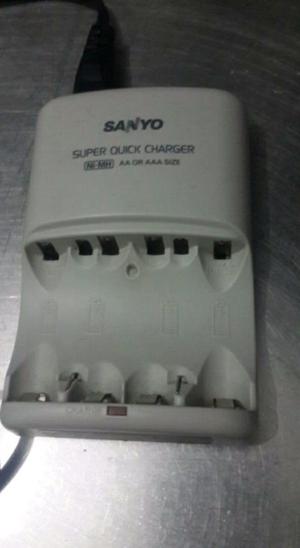 Cargador de pilas Sanyo.