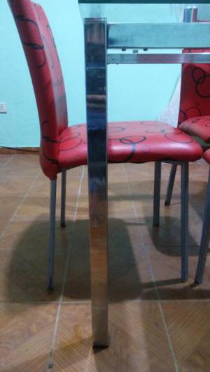Mesa de vidrio con sillas