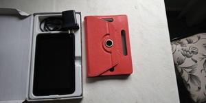 Se vende tablet con funda roja poco uso y en buen estado