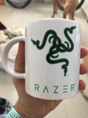 Taza de Razer blanca con logo nueva