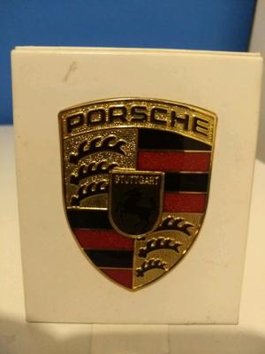 Insignia de Porsche -original en su estuche sin abrir