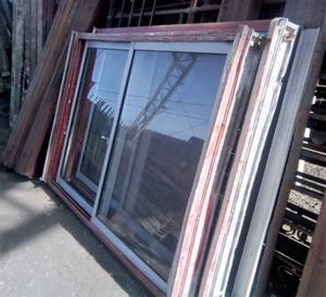 Vendo ventana de aluminio corrediza con cortina