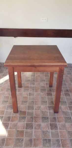 Mesa de madera tipo bar (lote de 27)