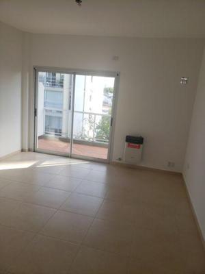 Vendo monoambiente amplio en 18 entre 41 y 42