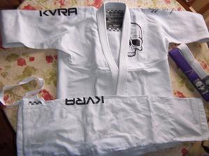 kimonos KVRA blanco A2 hombre titanium y future