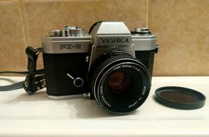 Camara Yashica FX-2 con lente 50mm