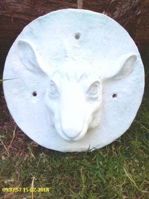 Escultura en alto relieve cabeza de antilope