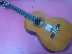 Guitarra criolla Yamaha