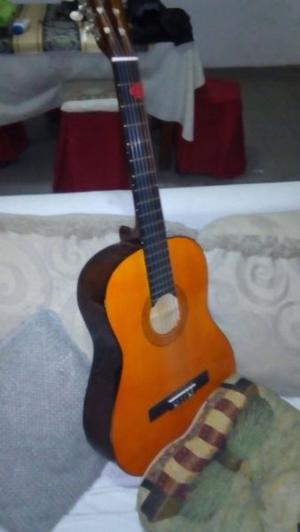 Guitarra criolla impecable