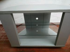 Mesa tv con estandes de vidrio