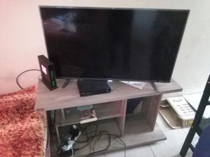 TV Smart Noblex 43 pulgadas + mueble