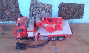 camion antiguo de bombero a pila para reparar