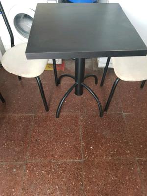Mesa cocina chica 60x60cm + 2 sillas ecocuero crema