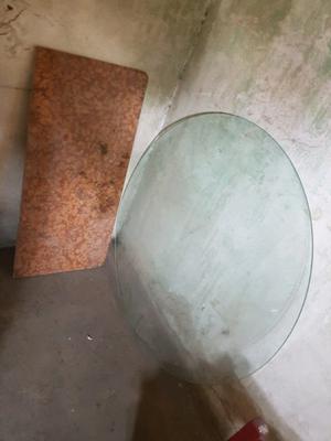 Mesa de marmol y vidrio