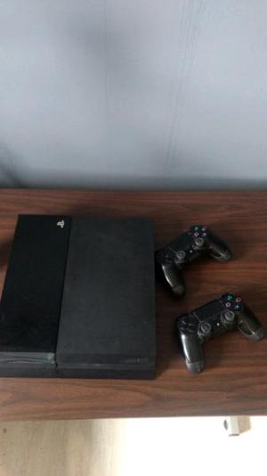 PS4 500gb 2 joysticks 11 juegos