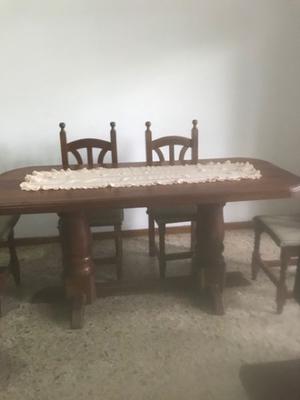 vendo mesa de algarrobo y 6 sillas