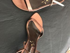 Sandalias de cuero color cobre