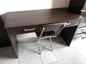 Vendo escritorio con silla 78 de alto, 120 de ancho, 50