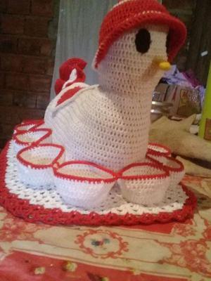 Vendo gallinita huevera de crochet. Interesados mandar wats