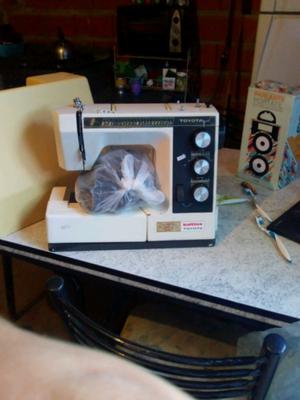 Maquina de coser toyota