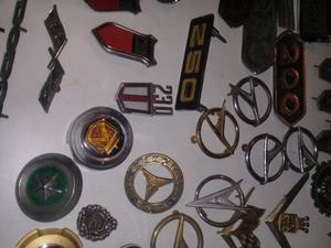 Conjunto de insignias de autos antiguos