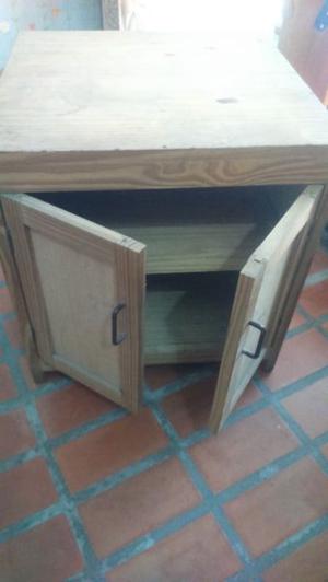 Mueble de pino multiuso usado