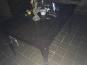Mesa de madera antigua