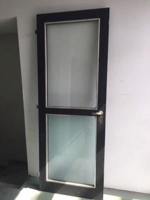 Puerta con vidrio