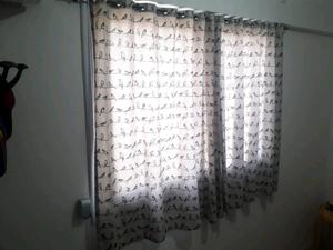 Hermosas cortinas como nuevas