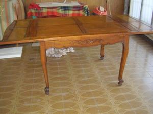 antigua mesa estilo provenzal