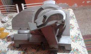 maquina de cortar fiambre muy buena se vende x falta de