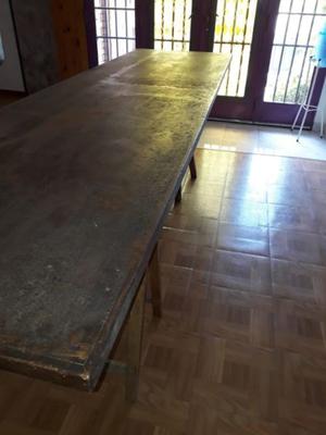 VENDO MESA PARA CORTE USADA