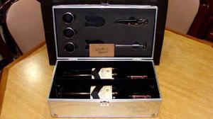 Estuche de aluminio con accesorios para vinos marca Winery