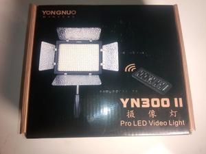 Iluminador Led Yongnuo 300II