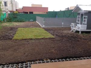 Jardinería nivelación y colocación de pasto
