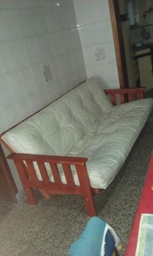 Futon/cama Impecable!! con colchón. Madera Álamo