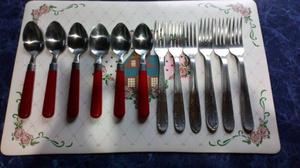 Tenedores y cucharas usadas
