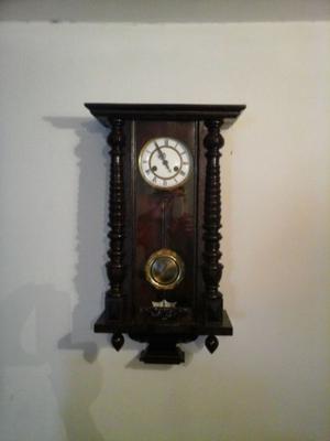 reloj de pendulo antiguo