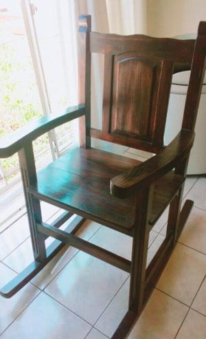 Cómodo sillón mecedor