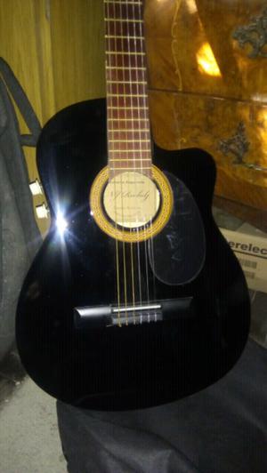 Guitarra criolla electroacústica