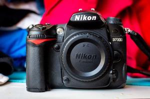 Vendo Nikon D - Con Teleobjetivo mm. $35mil