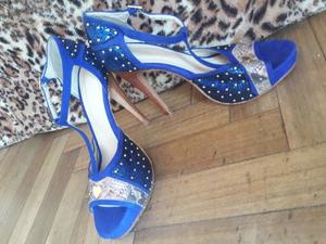 Zapatos Azules con detalles en dorado