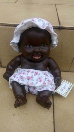 Bebe muñeca negrita de goma de la suerte