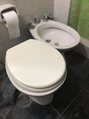 Inodoro y Bidet con griferia