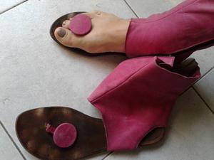 VENDO CHATITAS DE CUERO COLOR FUCSIA, DISEÑO ORIGINAL CON