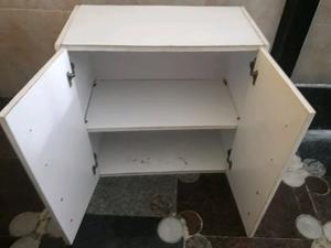 Mueble de formica blanco con estante